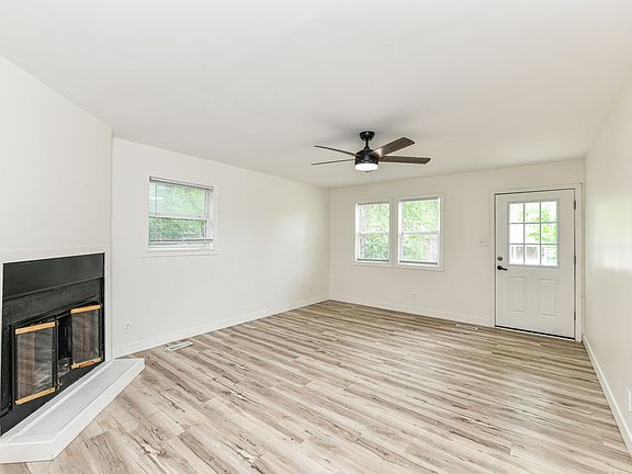 3rd image of 133 S Sheridan Ave