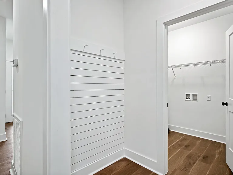 212 Baylor Ct — Photo 2