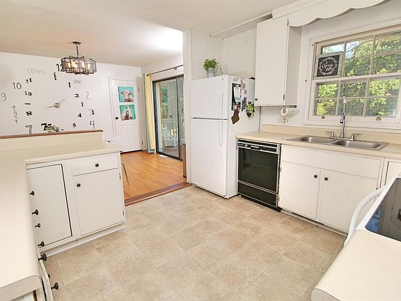 5th image of 104 Mayfield Dr Lot 5