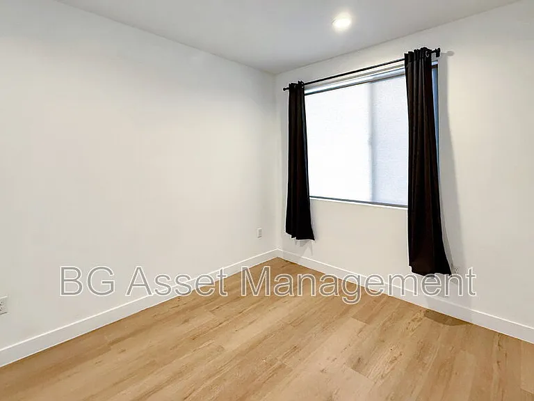 3909 Wattling St — Photo 3