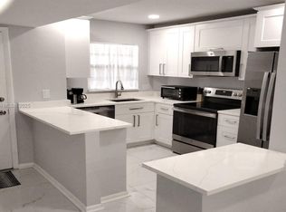 200 Jacaranda Country Club Dr #5B, Plantation, FL 33324