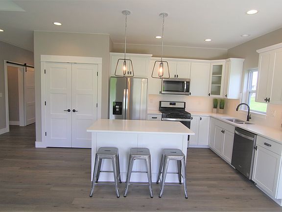 3rd image of 1104 Croell Ave