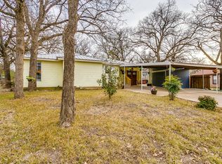 129 Hankins Dr, Azle, TX 76020