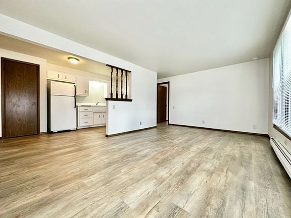 4th image of 1914 Basten St #1