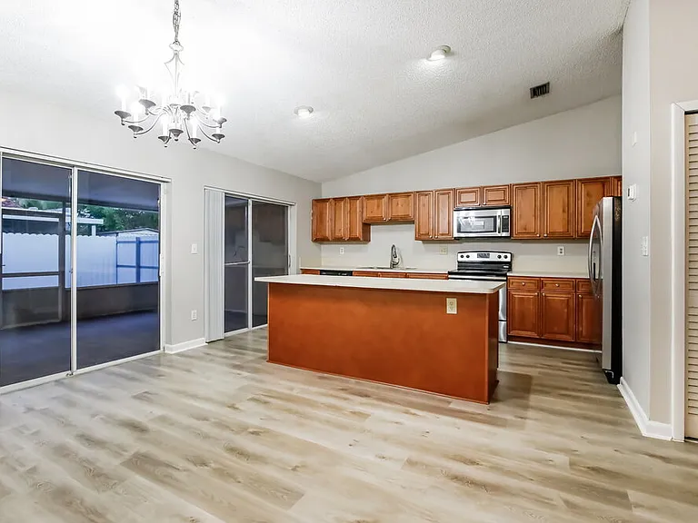 1739 SW 138th Ave — Photo 5