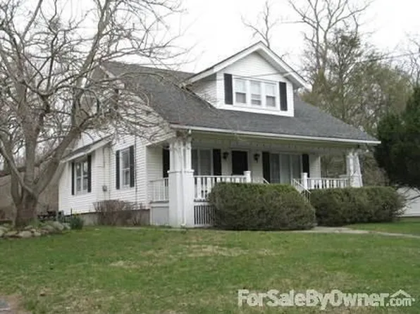 27 S Ferry Rd, Shelter Island, NY 11964
