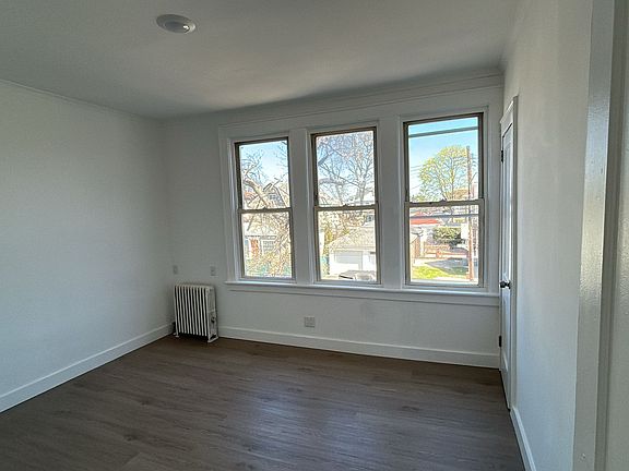 4th image of 2544 Gillmore St Floor 2