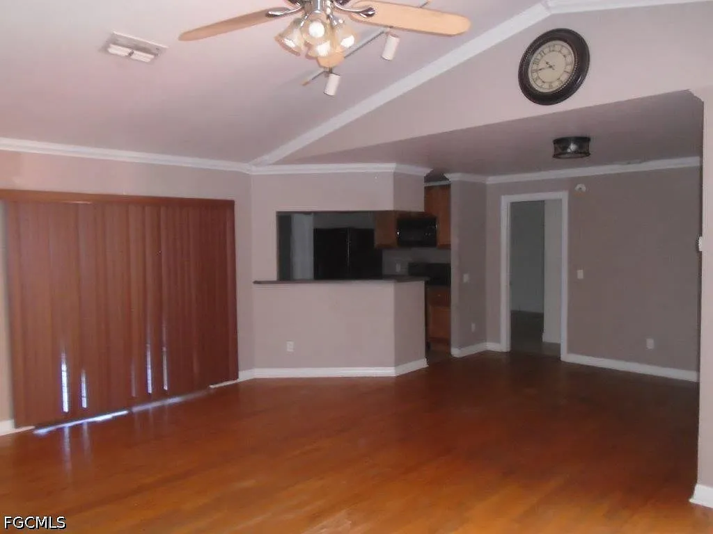 3 bed, 2.0 bath, 1488 sqft, $2,300 — Photo 3