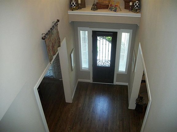 The mahogany front door with metal and glass welcomes you into the two story entry way. Side lights fill the area with light. Oa
