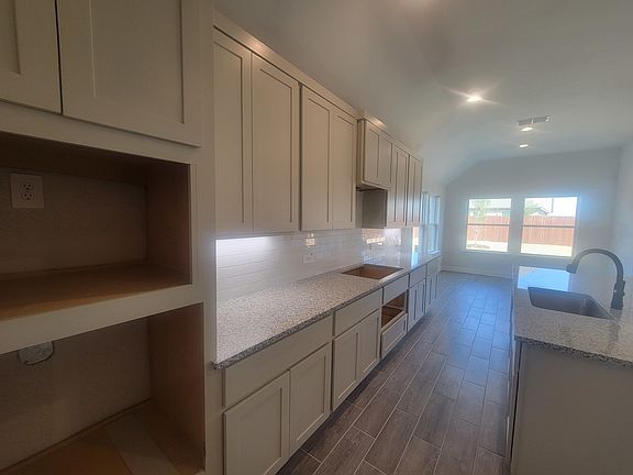 5th image of 2037 Gladd Rd