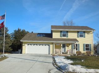 W152N7670 Countryside Dr, Menomonee Falls, WI 53051
