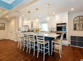 2595 Kenny Ave, Merrick, NY 11566