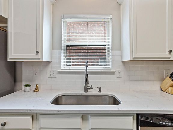 4th image of 386 Glen Cross Way