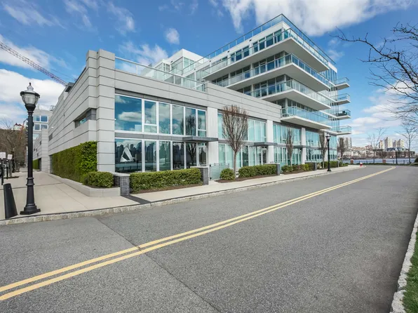 1000 Avenue At Port Imperial image 17 of 38