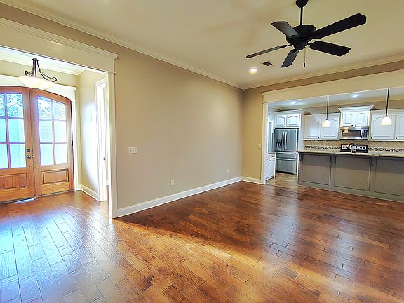 3rd image of 28 E Cadbury Ln