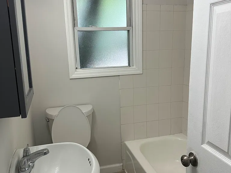 1626 Sewall Ave — Photo 8