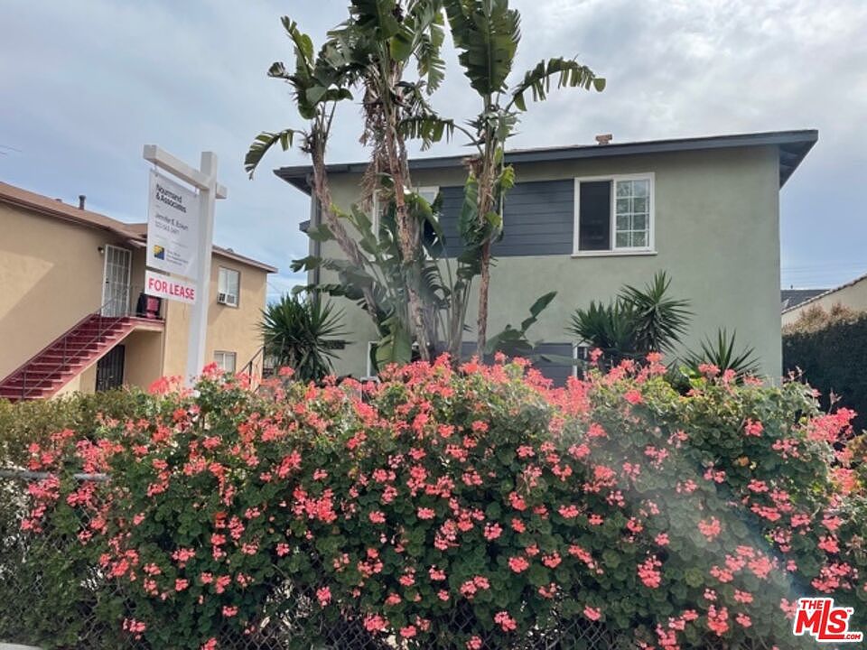 1st image of 3360 1/2 Glenhurst Ave
