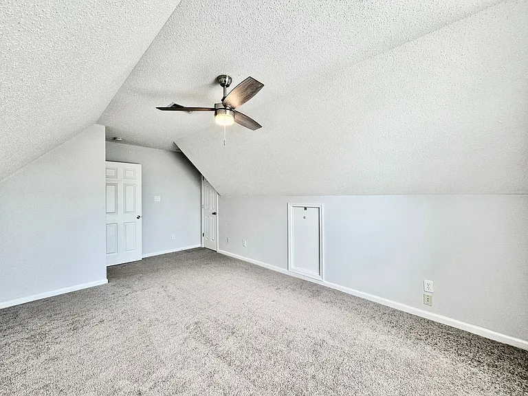 2424 Seven Kings Rd — Photo 50