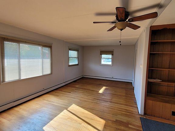 3rd image of 1303 Parkway Ct