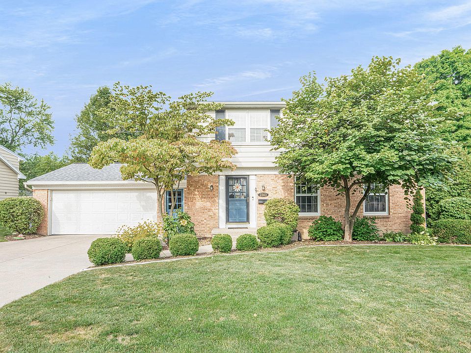 1st image of 2303 Cambridge Dr SE