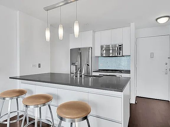 3rd image of 306 Gold St APT 35G