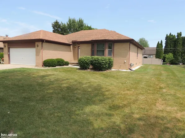 35112 Kensington Ave, Sterling Heights, MI 48312