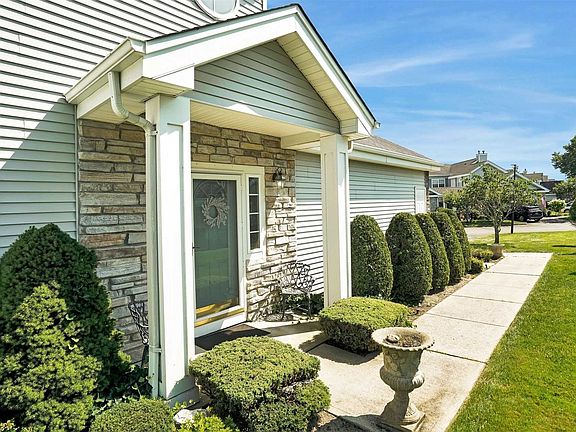 3rd image of 533 Highland Ct