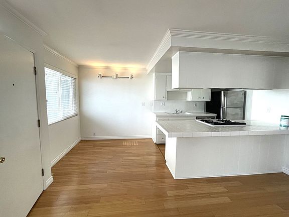 4th image of 746 Monterey Blvd APT 4