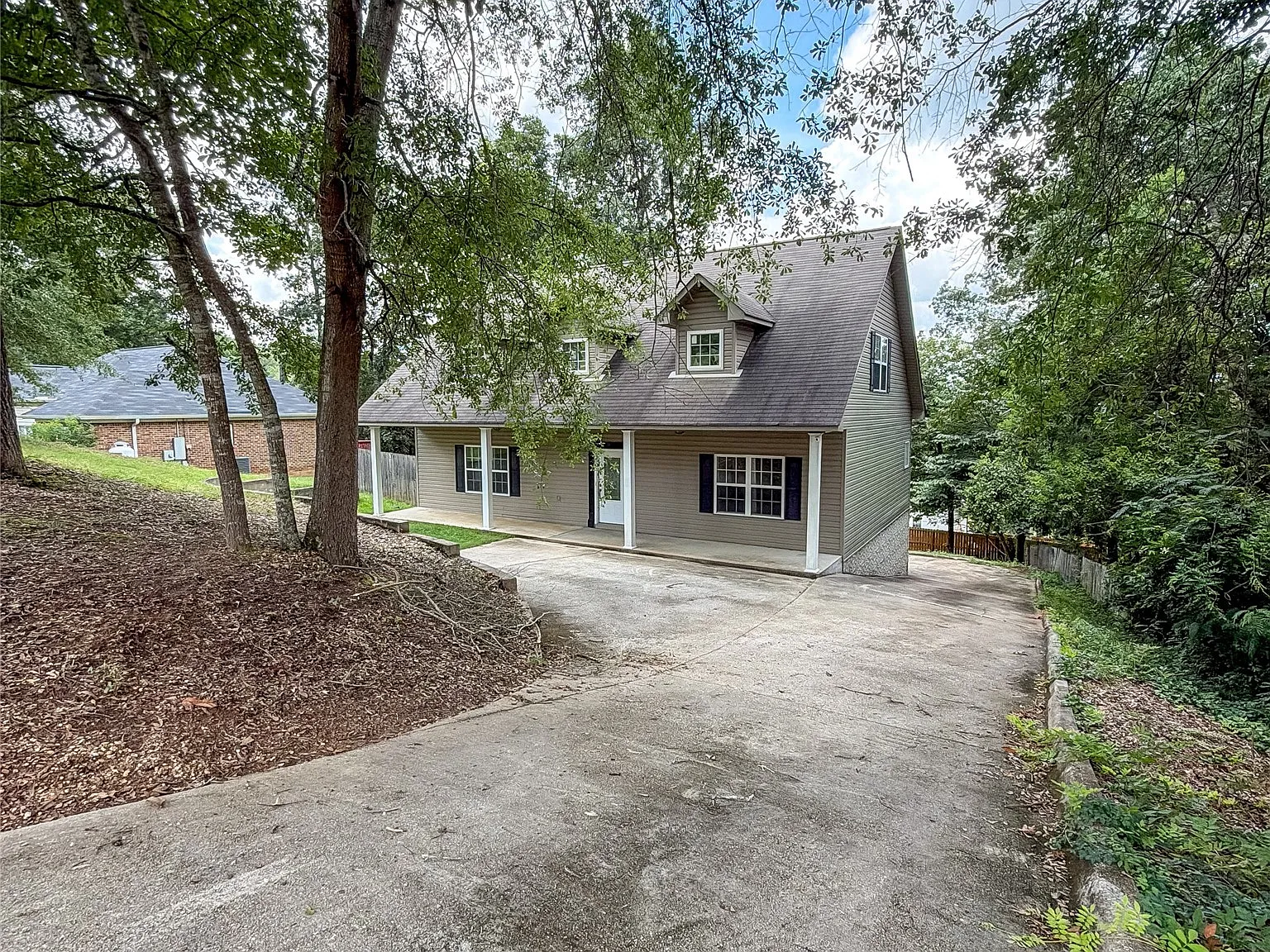 4 bed, 3.5 bath, 2208 sqft, $2,100 — Photo 3