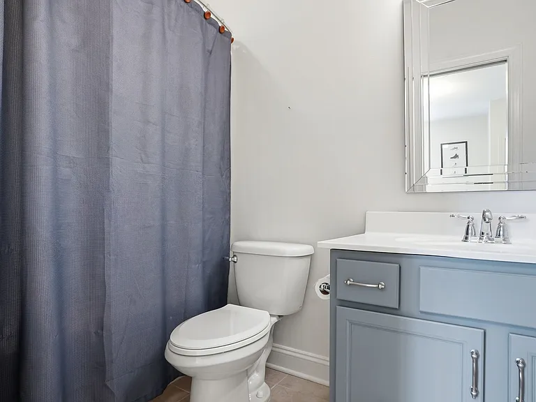 2nd bedroom en-suite bathroom