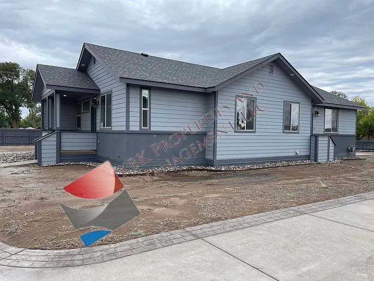1703 Ross Ave — Photo 18