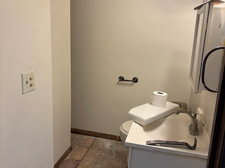 21 Main St #5 — Photo 1