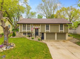 1039 Essex St, Liberty, MO 64068