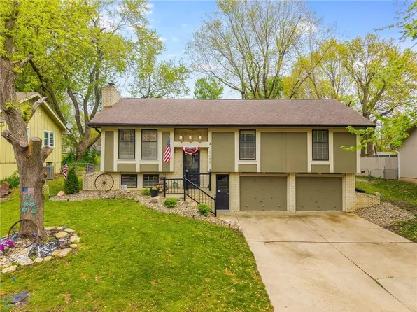 1039 Essex St, Liberty, MO 64068