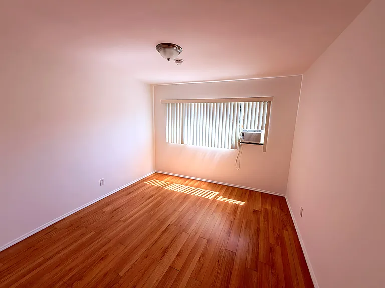 262 S Sycamore Ave #7 — Photo 15