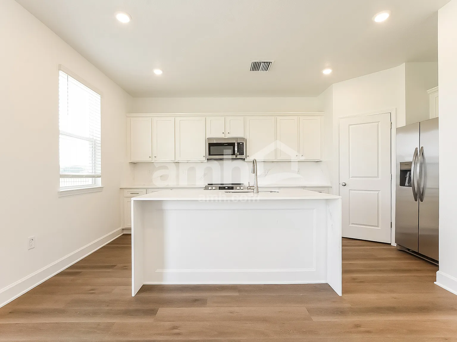 4 bed, 2.5 bath, 1835 sqft, $2,325 — Photo 3
