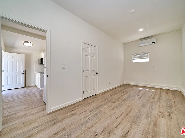 347 S Highland Ave — Photo 40