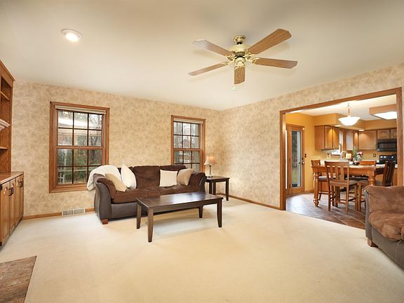 4th image of 1520 Deerfield Dr