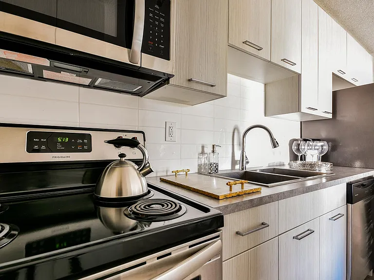41 Munroe Pl — Photo 6