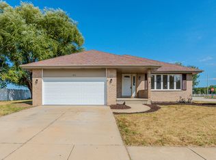 411 Shamrock Ln, Manteno, IL 60950