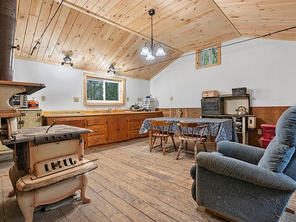 5th image of 24 Pitts Road