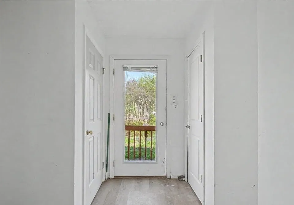 9 Edelweiss Dr