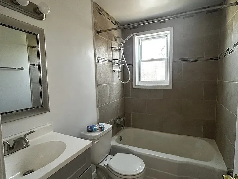 715 Broadway #B — Photo 5