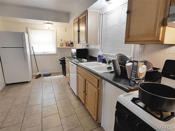 3rd image of 10113 Crown Point Dr