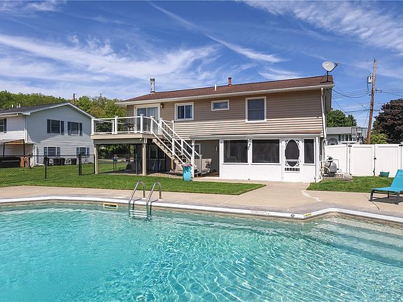 2nd image of 45 Crestview Dr W