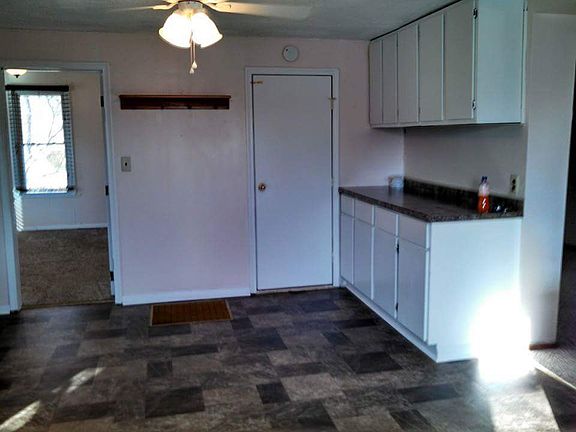 5th image of 303 S East St