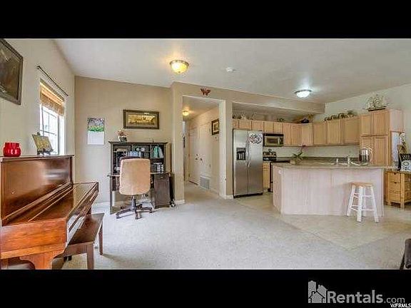 4th image of 1501 N June St