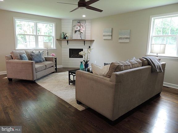 2nd image of 2301 Larkwood Dr