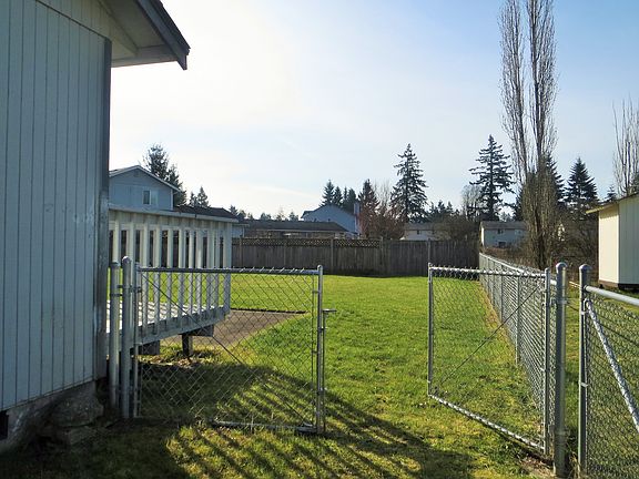 2nd image of 176 136th St E