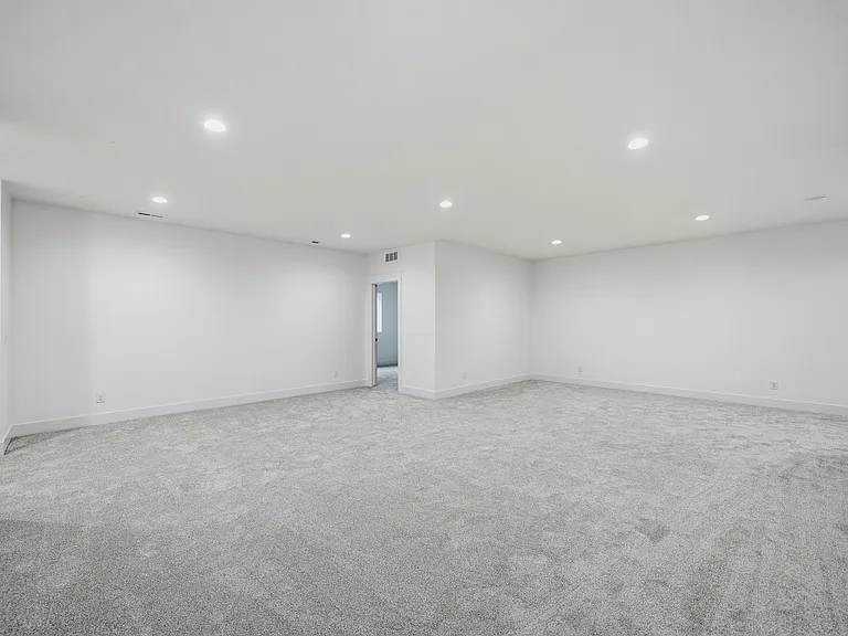 8600 50th Ct — Photo 31